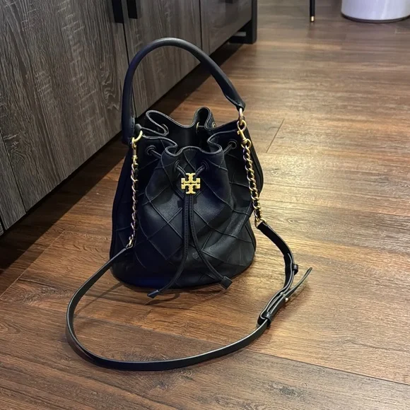 Tory Burch Pre Owned Black Fleming Soft Leather Bucket Bag with short/long strap - Picture 4 of 14